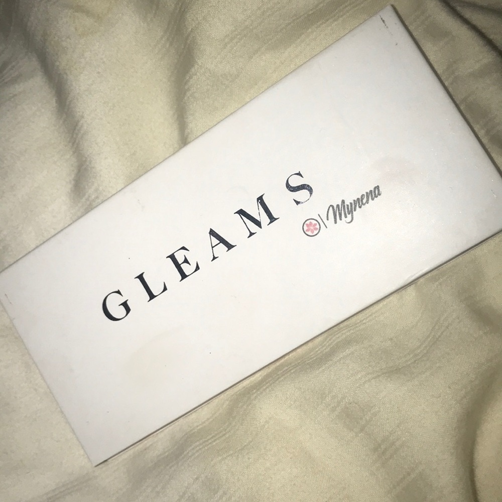 GLEAMS  contour and highlight palette. NEVER USED